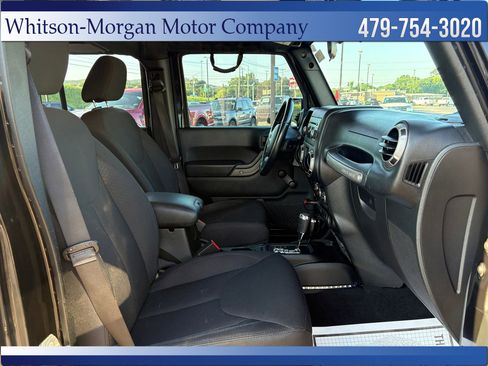 Used 2018 Jeep Wrangler Unlimited Sport w/ Connectivity Group AWD/4WD image 14