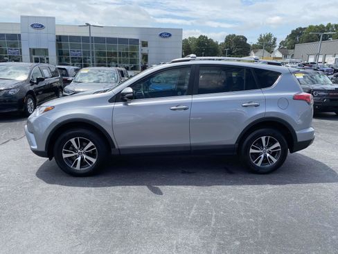 Used 2018 Toyota RAV4 XLE FWD image 4
