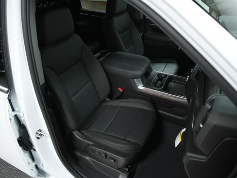 New 2026 GMC Sierra 2500 SLT w/ SLT Convenience Package image 15