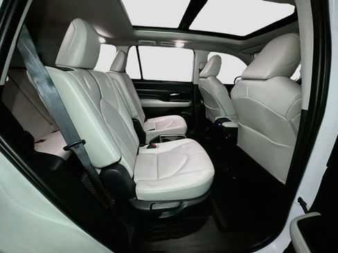 Used 2024 Toyota Grand Highlander AWD image 35