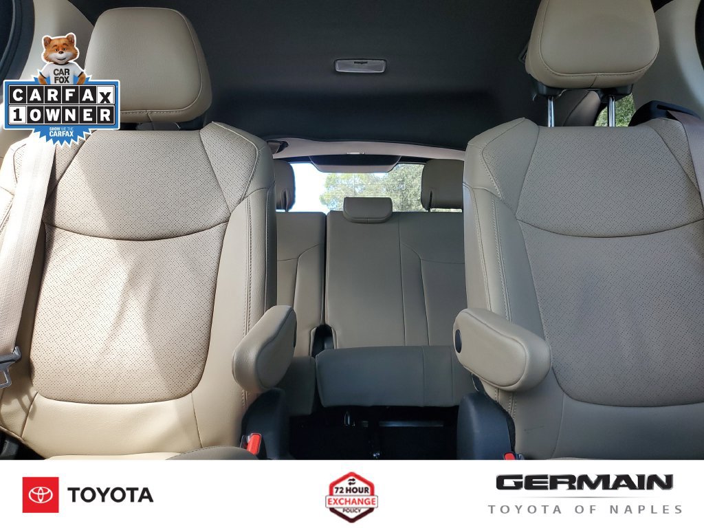 Used 2024 Toyota Sienna Limited FWD image 31