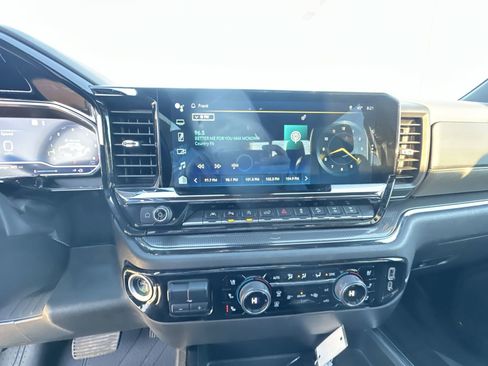 Used 2022 Chevrolet Silverado 1500 ZR2 w/ Technology Package image 12