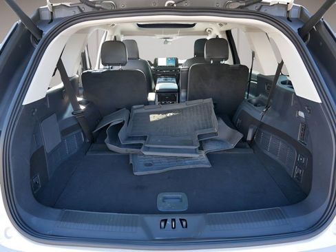 Used 2025 Lincoln Aviator Premiere image 12