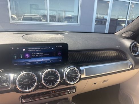 Used 2025 Mercedes-Benz GLB 250 image 12