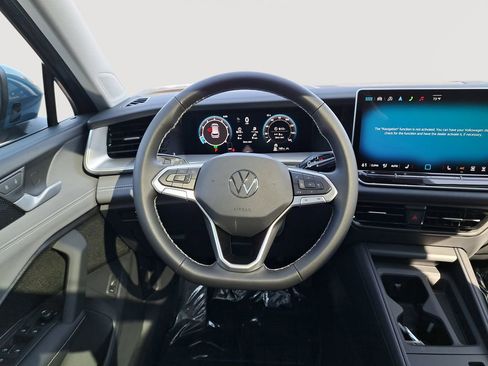 New 2025 Volkswagen Tiguan SE AWD/4WD image 28