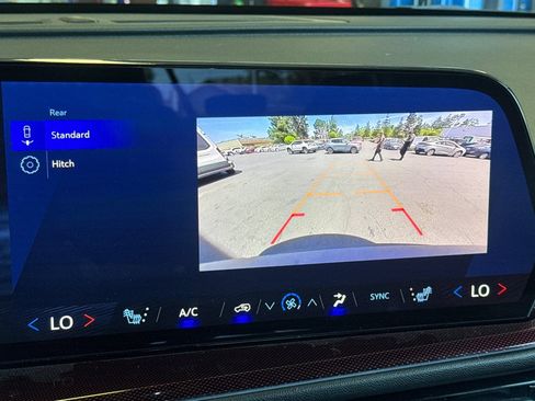 Used 2025 Chevrolet Traverse Z71 AWD/4WD image 28