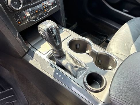 Used 2018 Ford Explorer XLT w/ Equipment Group 202A FWD image 28
