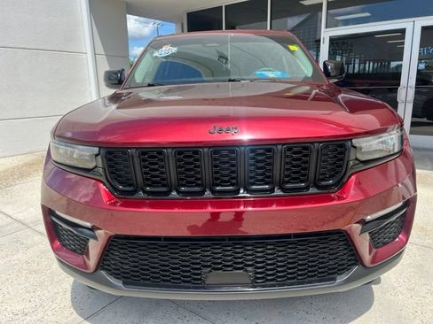 Used 2024 Jeep Grand Cherokee Limited w/ Black Appearance Package AWD/4WD image 6