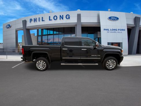 Used 2019 GMC Sierra 2500 Denali w/ Duramax Plus Package AWD/4WD image 7