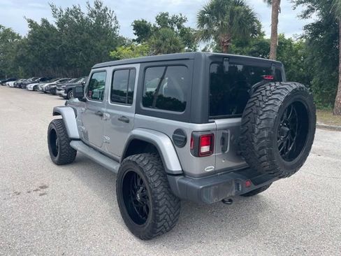 Used 2019 Jeep Wrangler Unlimited Sahara AWD/4WD image 4