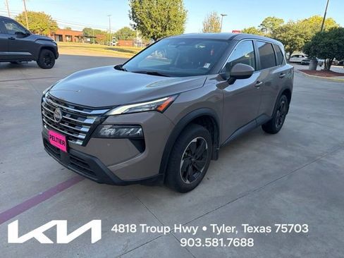 Used 2024 Nissan Rogue SV FWD image 3