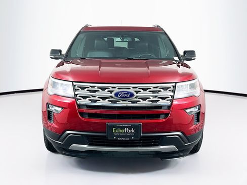 Used 2018 Ford Explorer XLT w/ Equipment Group 202A AWD/4WD image 2