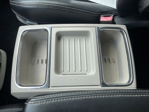 Used 2014 Chrysler Town & Country Touring image 33