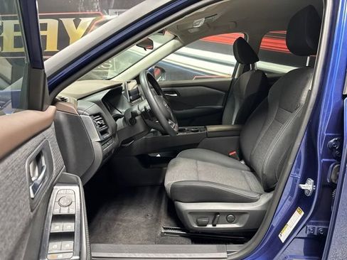 Used 2023 Nissan Rogue SV AWD/4WD image 4