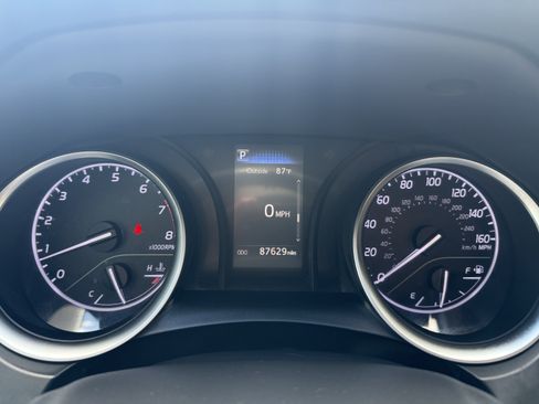 Used 2018 Toyota Camry SE FWD image 13