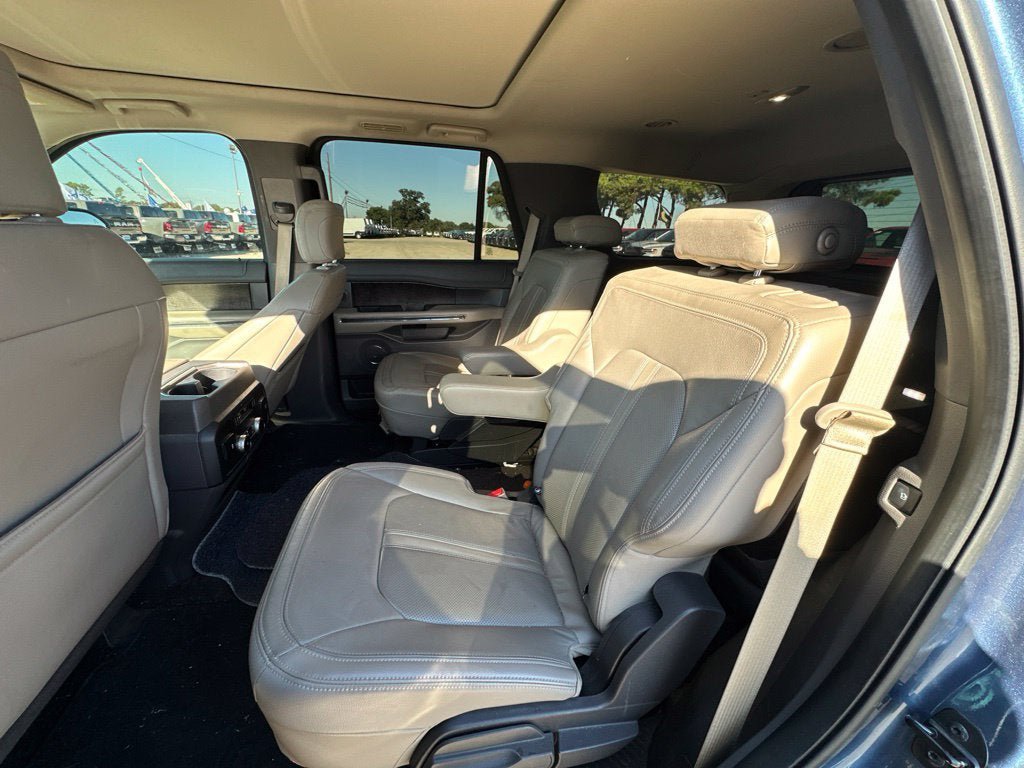 Used 2018 Ford Expedition Limited w/ Equipment Group 301A AWD/4WD image 15