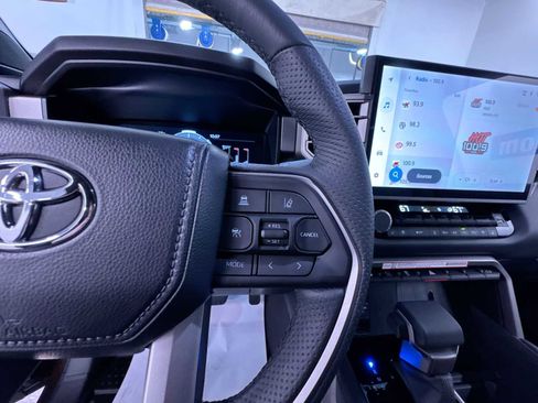 Used 2025 Toyota Tundra Limited AWD/4WD image 13