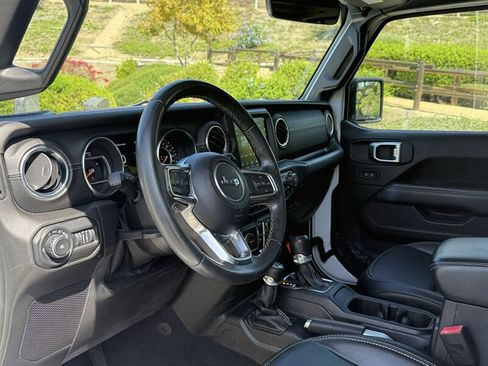 Used 2019 Jeep Wrangler Unlimited Sahara AWD/4WD image 14