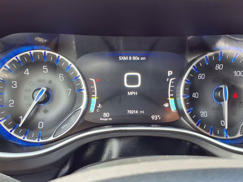 Used 2024 Chrysler Pacifica Touring-L FWD image 17
