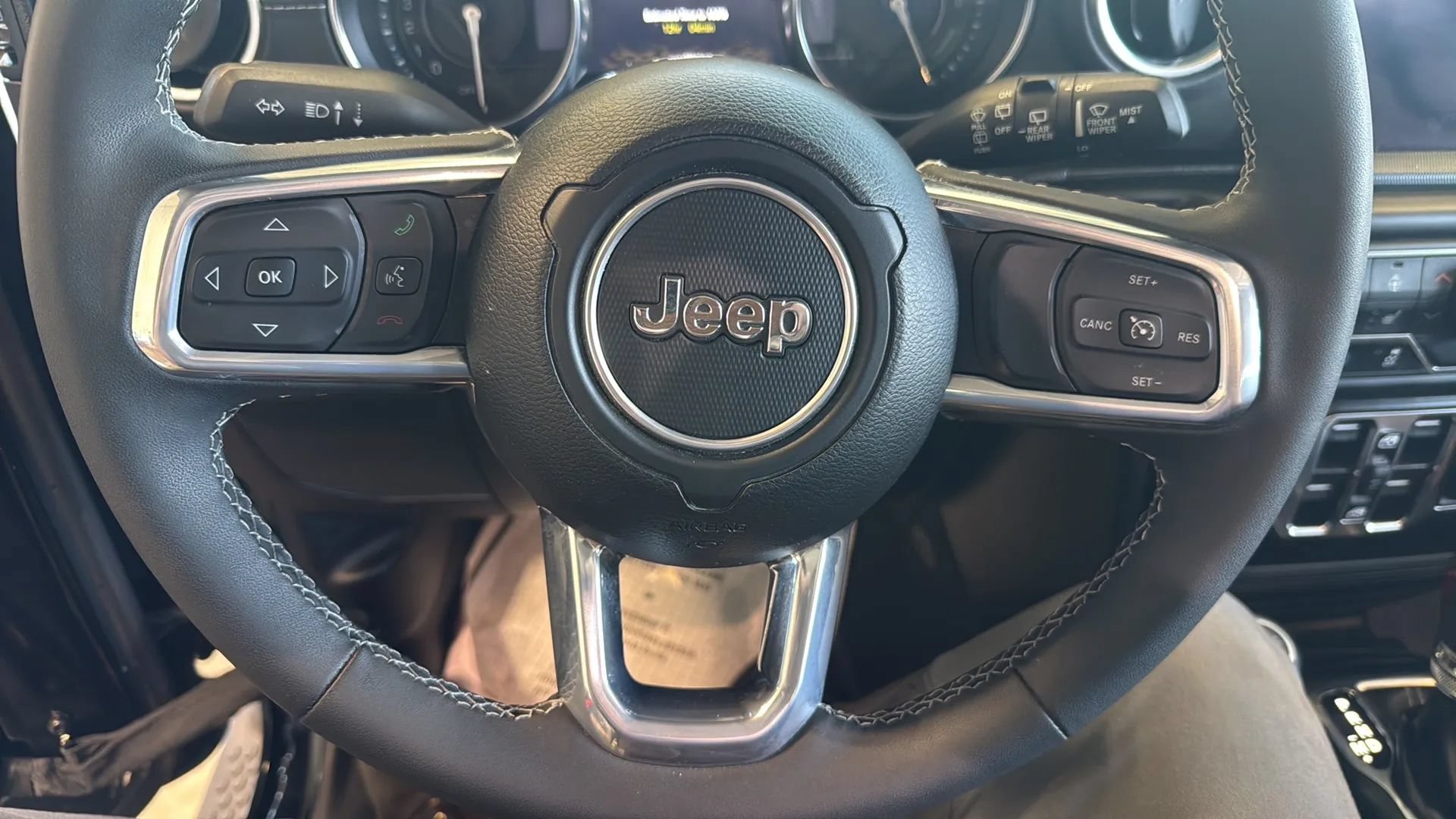 Used 2023 Jeep Wrangler Unlimited Sahara w/ Cold Weather Group AWD/4WD image 39