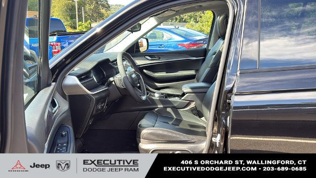 Used 2023 Jeep Grand Cherokee L Limited AWD/4WD image 9