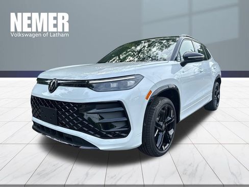 New 2026 Volkswagen Tiguan SE R-Line AWD/4WD image 1