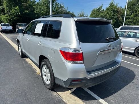 Used 2013 Toyota Highlander SE FWD image 5