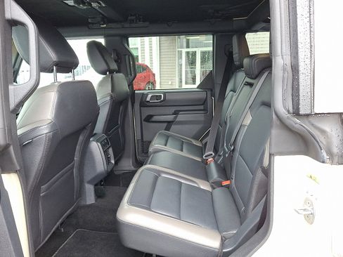 Used 2025 Ford Bronco Outer Banks image 11