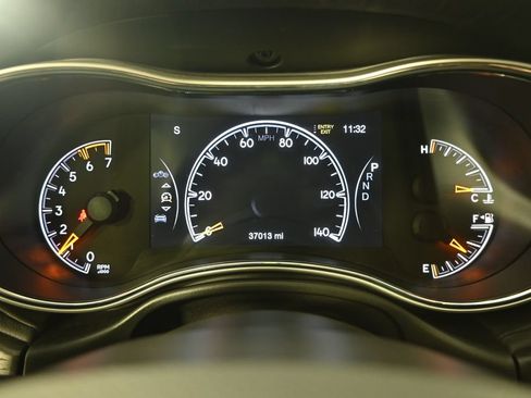 Used 2021 Jeep Grand Cherokee Summit AWD/4WD image 25