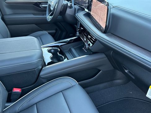 New 2026 Chevrolet Suburban Premier image 17