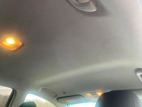 Used 2017 Hyundai Elantra GT image 19