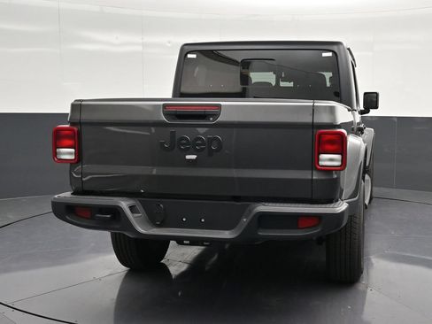 Used 2025 Jeep Gladiator Sport AWD/4WD image 2