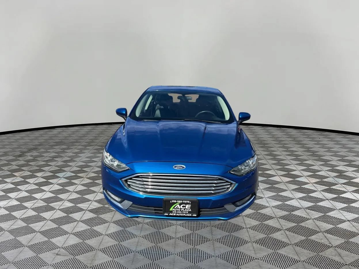 Used 2017 Ford Fusion SE w/ Equipment Group 201A FWD image 3