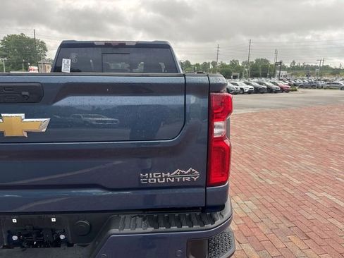 Used 2024 Chevrolet Silverado 2500 High Country w/ High Country Premium Package AWD/4WD image 11