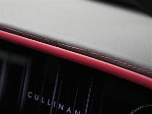 Certified 2025 Rolls-Royce Cullinan AWD/4WD image 44