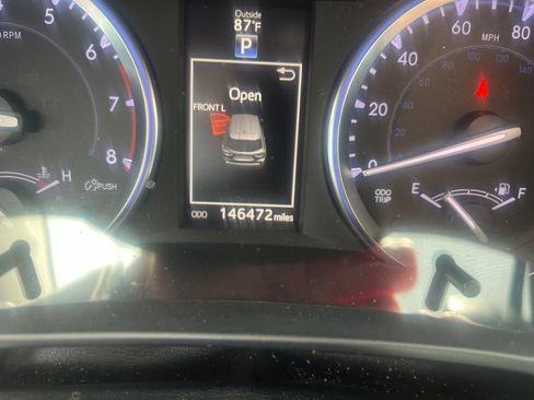 Used 2016 Toyota Highlander XLE FWD image 2