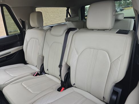 Used 2019 Ford Expedition Max Platinum image 16