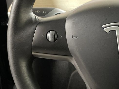 Used 2024 Tesla Model Y Long Range image 19