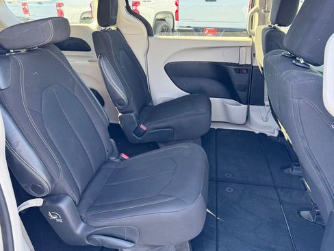 Used 2023 Chrysler Voyager LX FWD image 13