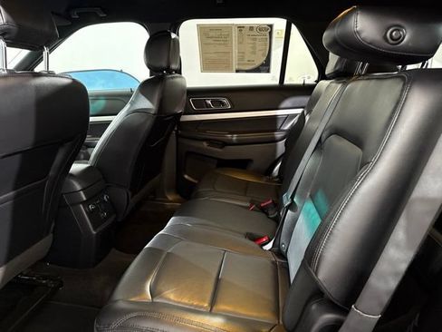 Used 2016 Ford Explorer XLT w/ Equipment Group 202A FWD image 16