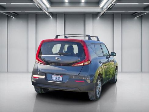 Used 2021 Kia Soul LX FWD image 3