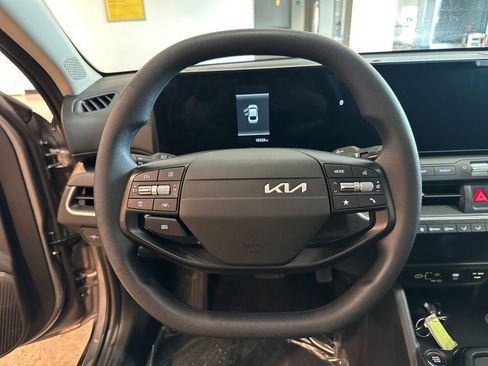 Used 2025 Kia K4 LXS image 27