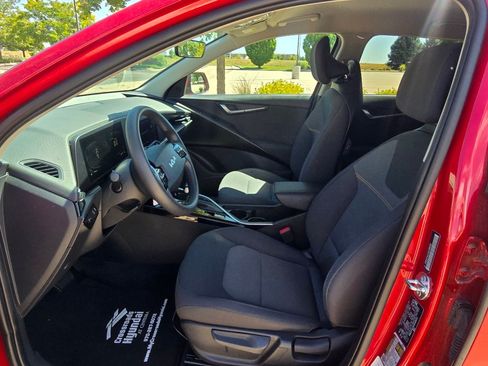 Used 2025 Kia Niro LX FWD image 13