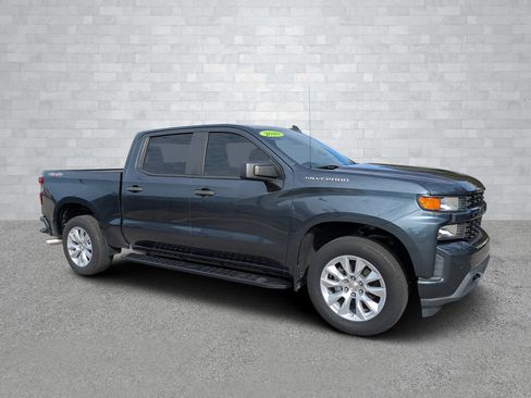 Used 2020 Chevrolet Silverado 1500 Custom w/ Custom Value Package image 2