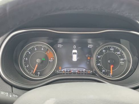 Used 2019 Jeep Cherokee Trailhawk w/ Comfort/Convenience Group AWD/4WD image 29