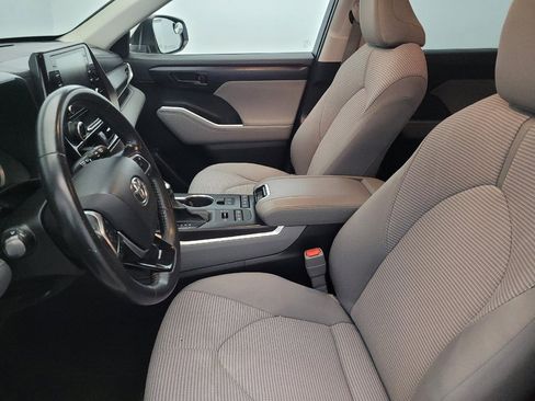 Used 2020 Toyota Highlander L image 17