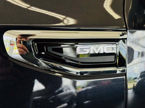 Used 2023 GMC Yukon XL SLT AWD/4WD image 15