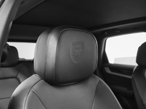 Certified 2024 Porsche Cayenne AWD/4WD image 24