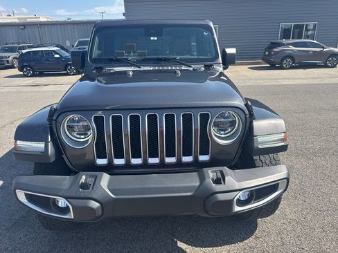 Used 2019 Jeep Wrangler Unlimited Sahara AWD/4WD image 2