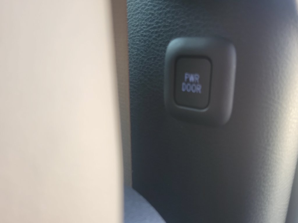 Certified 2022 Toyota Sienna XLE FWD image 36